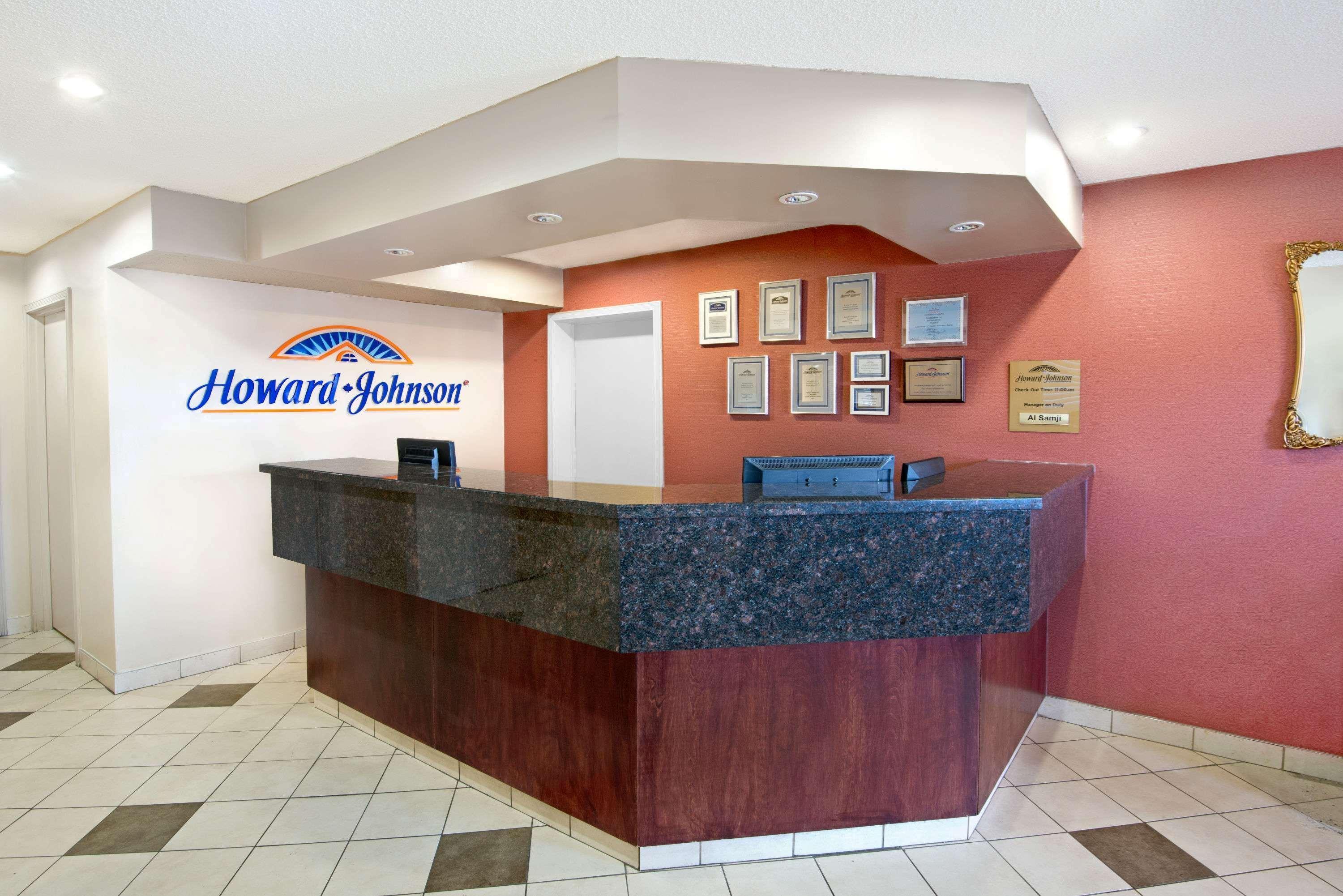 Howard Johnson By Wyndham Red Deer Exterior photo