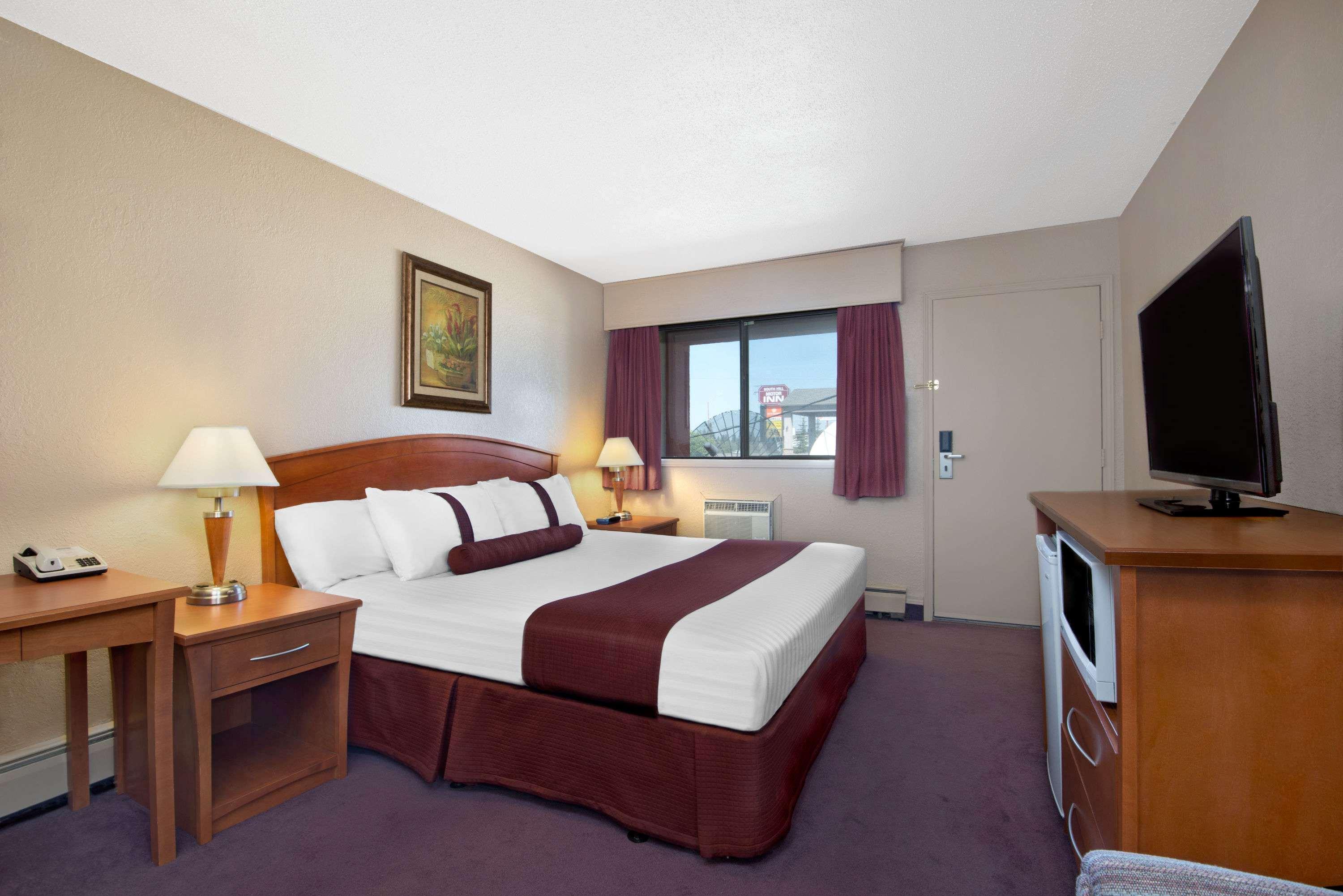Howard Johnson By Wyndham Red Deer Exterior photo