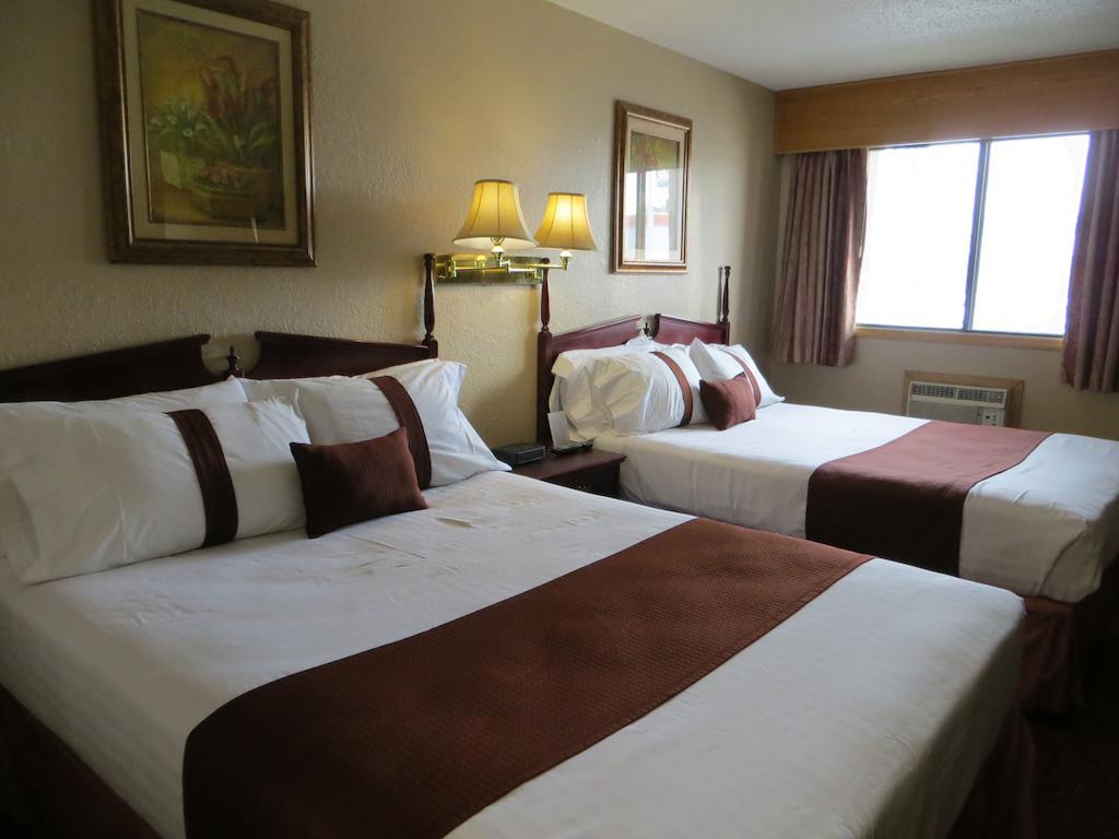 Howard Johnson By Wyndham Red Deer Exterior photo