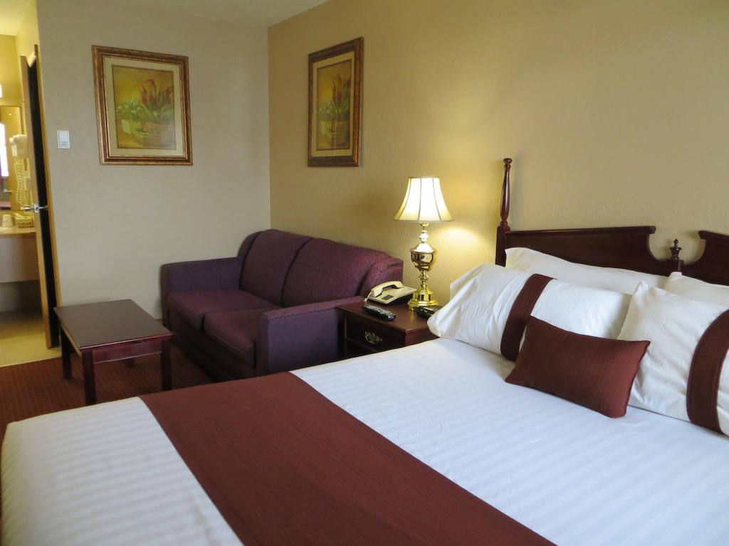 Howard Johnson By Wyndham Red Deer Exterior photo