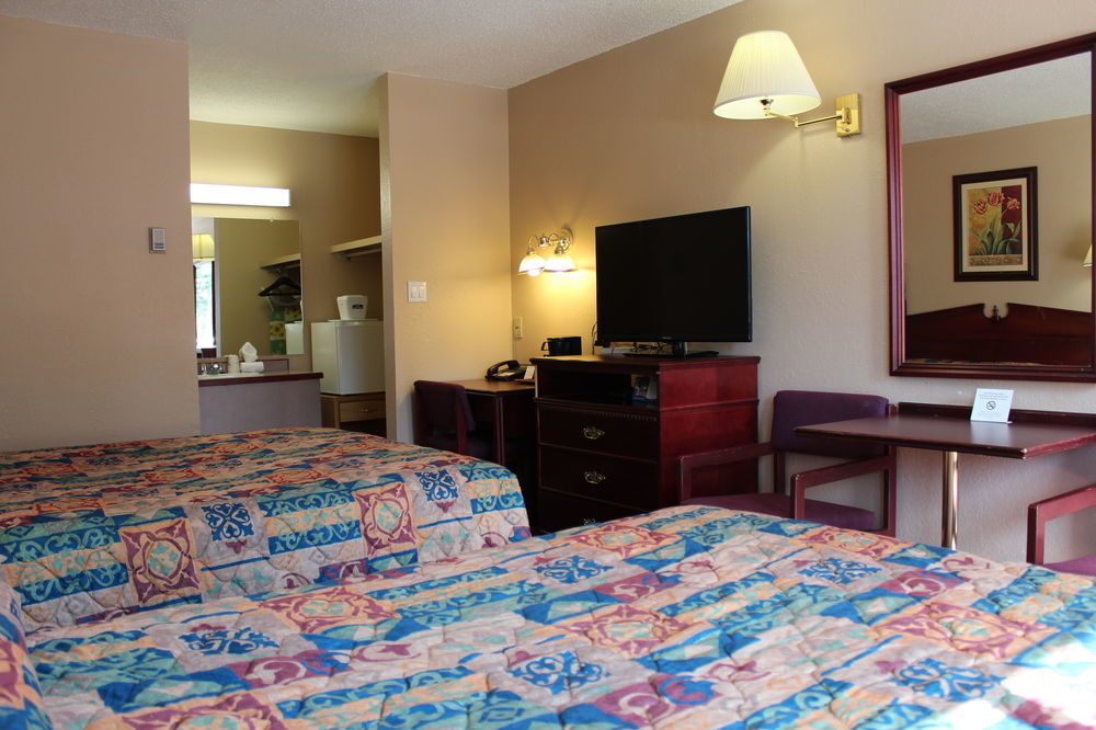 Howard Johnson By Wyndham Red Deer Exterior photo