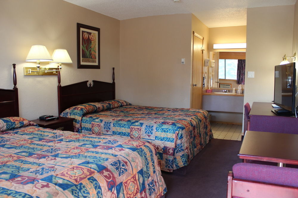 Howard Johnson By Wyndham Red Deer Exterior photo