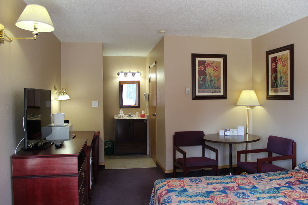 Howard Johnson By Wyndham Red Deer Exterior photo