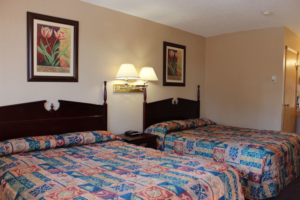 Howard Johnson By Wyndham Red Deer Exterior photo