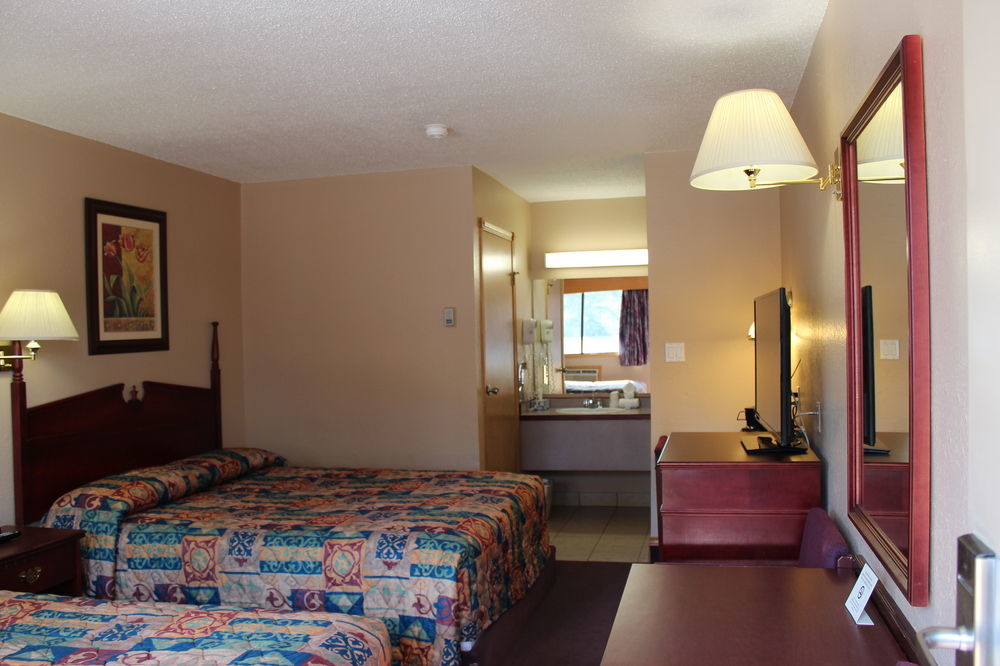 Howard Johnson By Wyndham Red Deer Exterior photo
