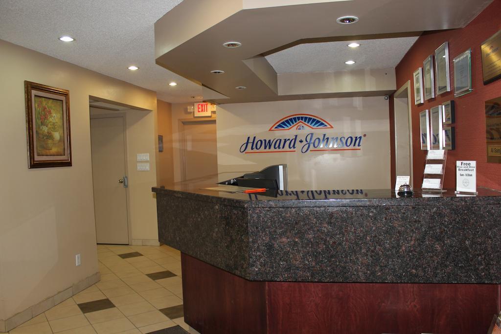 Howard Johnson By Wyndham Red Deer Exterior photo